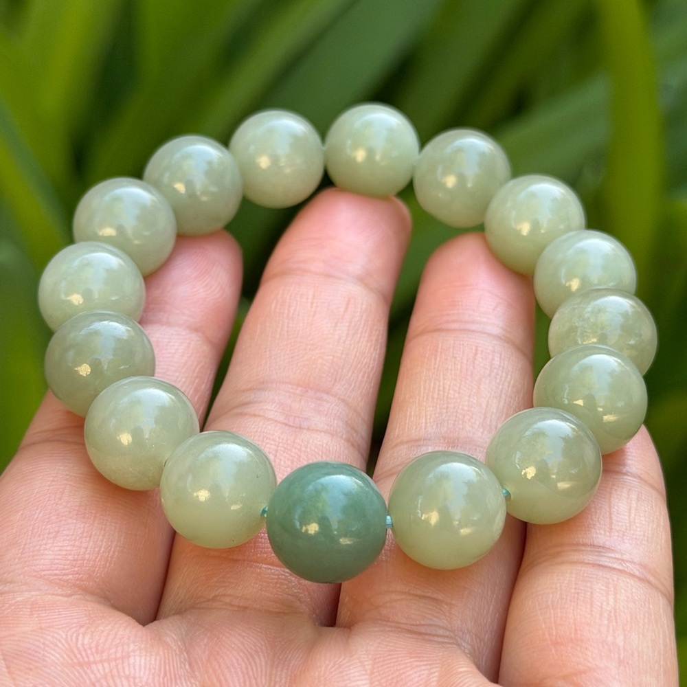 12mm stretchable green jade bracelet‎ 0421